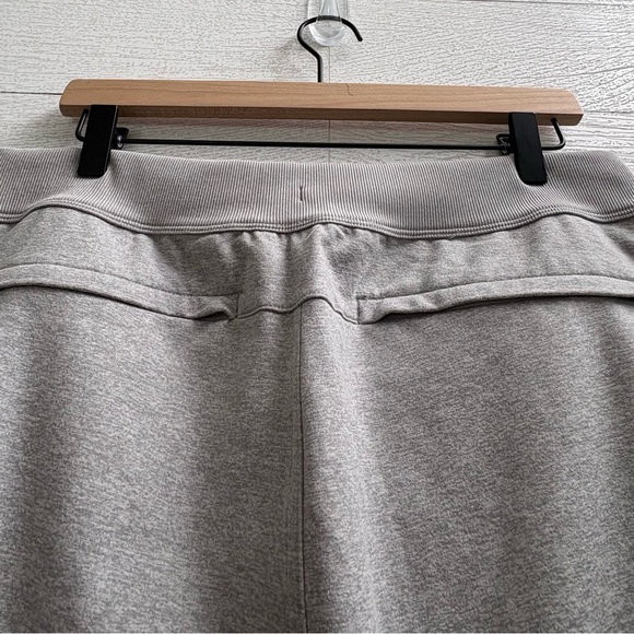 Vuori Coronado Track/Jogger Pull On Pants in Light Heather Gray, Size M - Picture 11 of 16